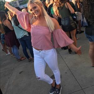 OFF-THE-SHOULDER top!